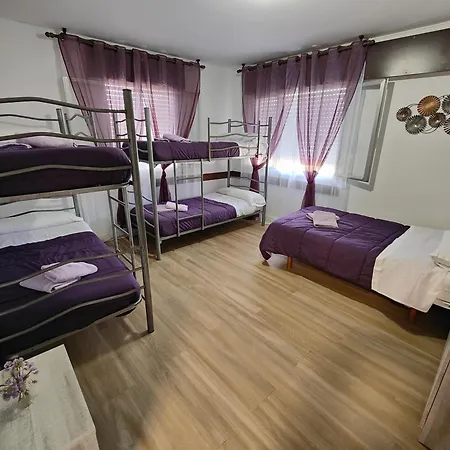Vintecatro Hostel